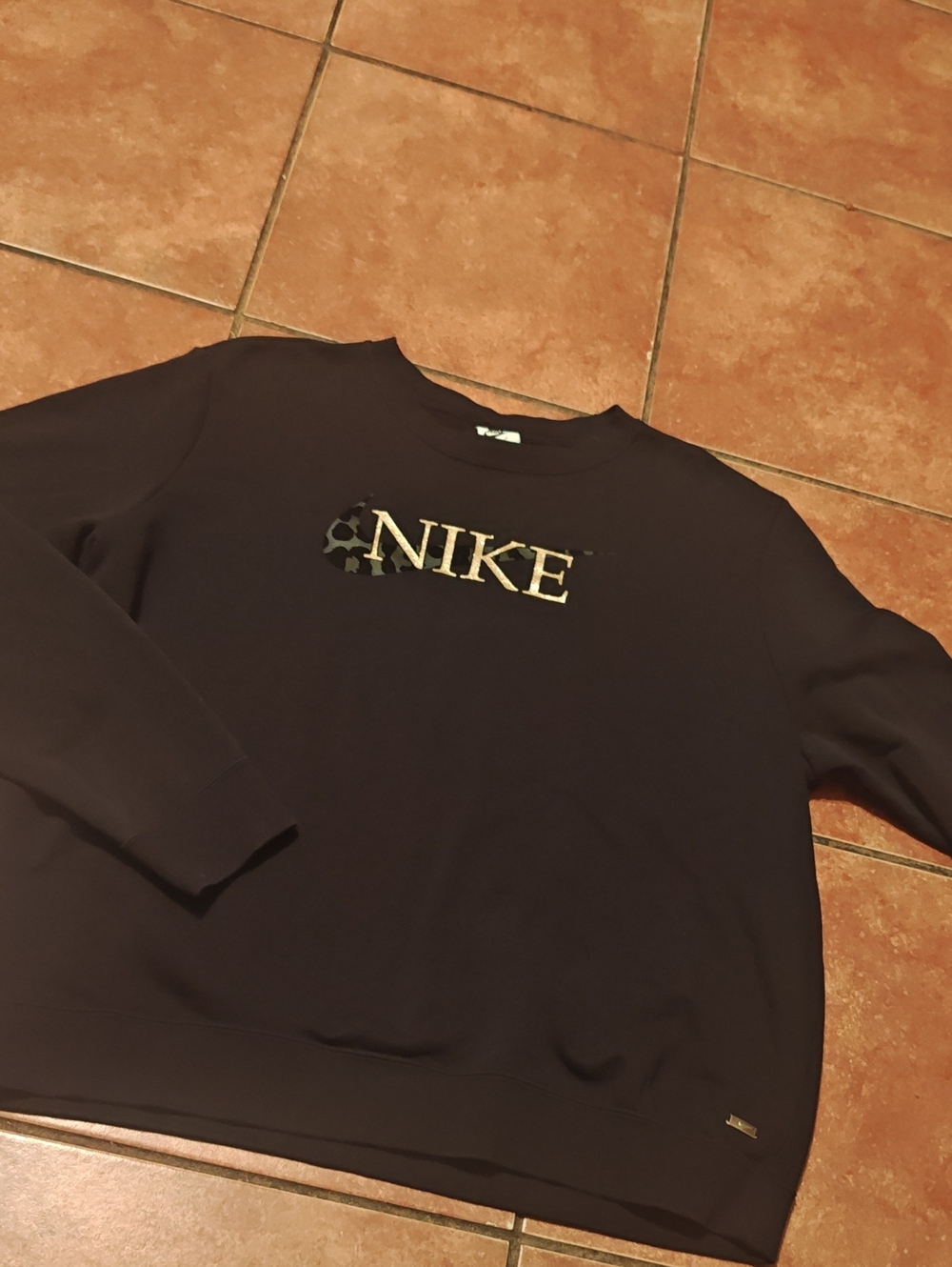 Nike Men’s Crewneck Sweater in Dark Brown with Gold Logo